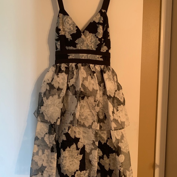 BCBGENERATION Floral Tiered Dress Size 10 - Picture 2 of 7